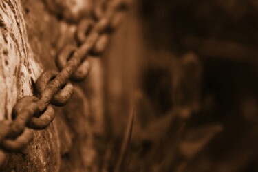 Photography titled "catena sulla roccia" by Lorenzo Corti, Original Artwork, Digital Photography