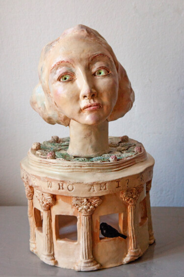 Scultura intitolato "Who Am I?" da Elena Uljancic, Opera d'arte originale, Ceramica