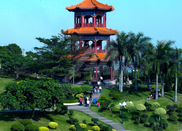 China - The Tower at Nansha Phoenix Lake Park Photographie intitulée "China - The Tower a…" par Clement Tsang, Œuvre d'art originale, Photographie numérique