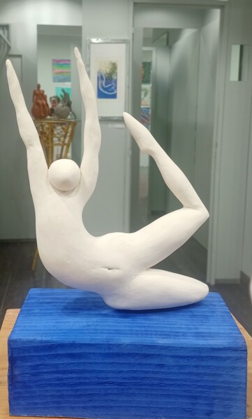 제목이 "Biface Hommage au S…"인 조형물 Nadine Trescartes (fildefériste)로, 원작, 도예