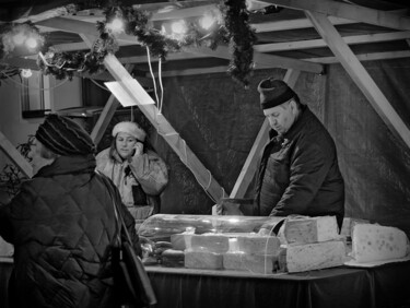 Der Käsestand (Print)! Photographie intitulée "Der Käsestand (Prin…" par Leopold Brix, Œuvre d'art originale, Photographie numérique