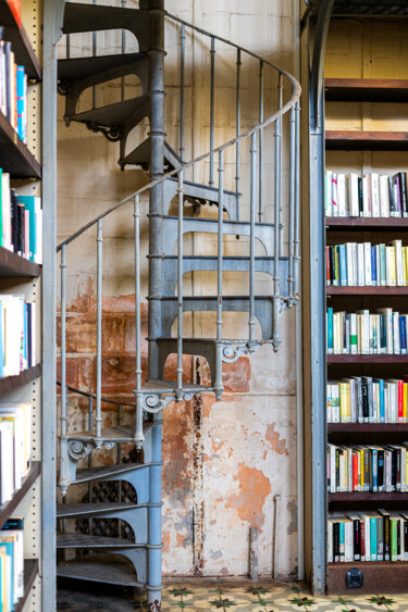 Stairs in the library Photographie intitulée "Stairs in the libra…" par Catherine Toiron, Œuvre d'art originale, Photographie numérique