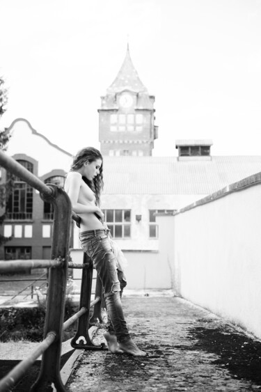 Fotografia intitulada "Under the Clocktower" por Martin Wieland, Obras de arte originais, Fotografia digital