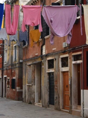 la lessive, quartier du Castello à Venise Fotografia intitolato "la lessive, quartie…" da Bernard Levy, Opera d'arte originale, Fotografia digitale