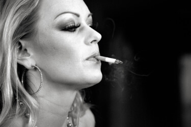 摄影 标题为“Bella Smoking” 由Paul Alba, 原创艺术品, 数码摄影