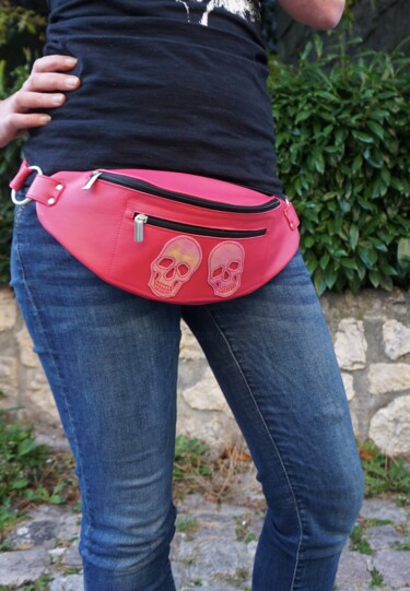 Design titled "Banane en cuir rose…" by Marieke Creation, Original Artwork, Accessories