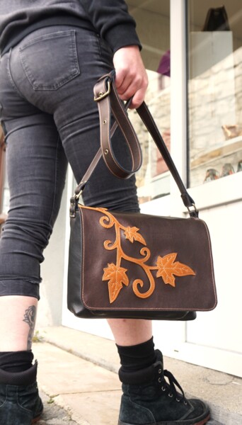 Design intitulée "Sac bandoulière en…" par Marieke Creation, Œuvre d'art originale, Accessoires