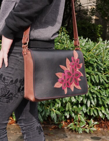 Design intitulée "Sac bandoulière en…" par Marieke Creation, Œuvre d'art originale, Accessoires