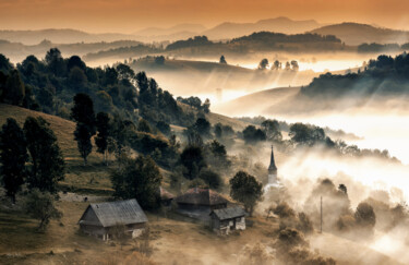 Village In The Morning Fog Fotografia intitolato "Village In The Morn…" da Grigore Roibu, Opera d'arte originale, Fotografia digitale