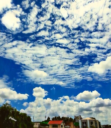 Clouds Above and Beyond Fotografie getiteld "Clouds Above and Be…" door Patrick John Bennett (Patrice), Origineel Kunstwerk, Digitale fotografie