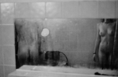 Fiévreux III. Photographie intitulée "Fiévreux III." par Enora B., Œuvre d'art originale, Photographie argentique