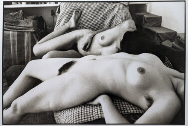 Between two poses (Print by Magnum Photography 1999) Fotografie getiteld "Between two poses (…" door Henri Cartier Bresson, Origineel Kunstwerk, Lithografie