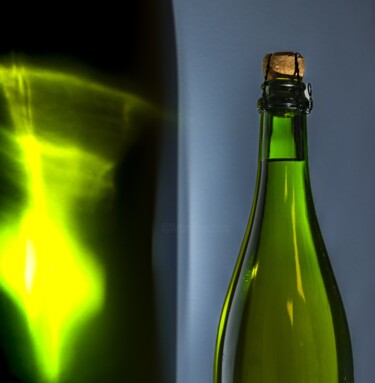 Photographie intitulée "Bouteille de cidre…" par Aurélien Comte, Œuvre d'art originale, Photographie numérique