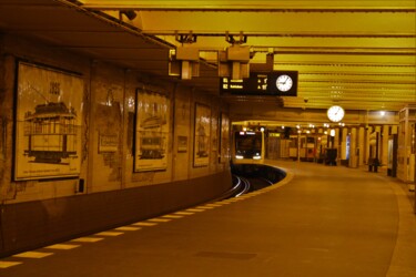 Photographie intitulée "le Métro de berlin" par Léna.Marie, Œuvre d'art originale, Photographie numérique