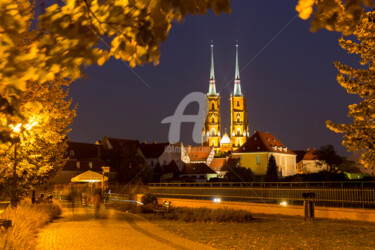 Ostrów Tumski nocą Photographie intitulée "Ostrów Tumski nocą" par Bożena Bochenek, Œuvre d'art originale, Photographie numérique
