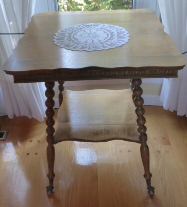 Table antique en bois franc Photographie intitulée "Table antique en bo…" par Odilon Talbot, Œuvre d'art originale, Photographie numérique