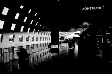 Photographie intitulée "CDG" par David Page, Œuvre d'art originale, Photographie numérique