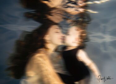 Mother And Child Photography Under Water Photographie intitulée "Mother And Child Ph…" par Queennoble, Œuvre d'art originale, Photographie argentique