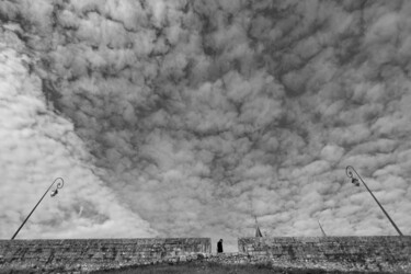 Photography titled "Que le ciel est gra…" by Valery Trillaud, Original Artwork, Non Manipulated Photography