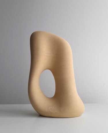 Sculptuur getiteld "Hanina" door Clark Camilleri, Origineel Kunstwerk, Steen