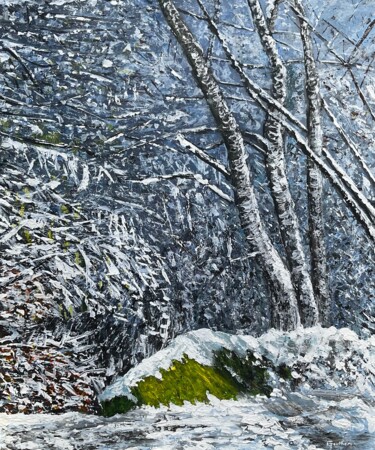Pierre ensoleillée sous son manteau de neige et de mousse
