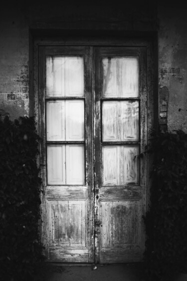 摄影 标题为“Puerta antigua en b…” 由Nicolas Giannatasio, 原创艺术品, 数码摄影