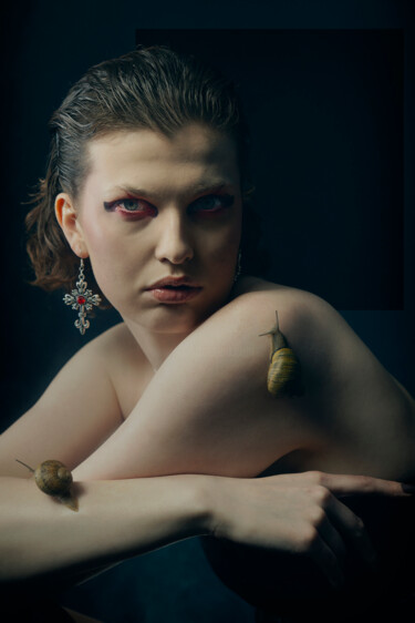 "The Snail Lady II d…" başlıklı Fotoğraf Cédric Brion tarafından, Orijinal sanat, Dijital Fotoğrafçılık Alüminyum üzerine mo…