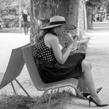 Élégance Urbaine, Instant Suspendu Photographie intitulée "Élégance Urbaine, I…" par Catherine Toiron, Œuvre d'art originale, Photographie numérique