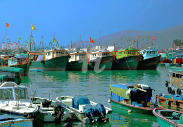 Photographie intitulée "HK38-Fishing Boasts" par Clement Tsang, Œuvre d'art originale, Photographie numérique