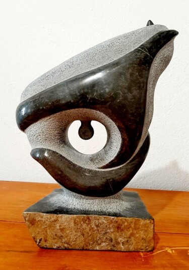 제목이 "Wachi"인 조형물 Spiros Gremo로, 원작, 돌