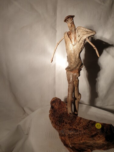 Sculptuur getiteld "Mal Fashion" door Charly Carpentier, Origineel Kunstwerk, Hout
