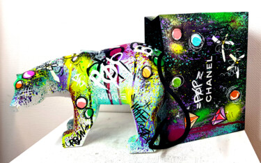Urban Pop Art Polar Bear Graffiti Chanel Bag Unique 雕塑 标题为“Urban Pop Art Polar…” 由Pvettese, 原创艺术品, 喷漆