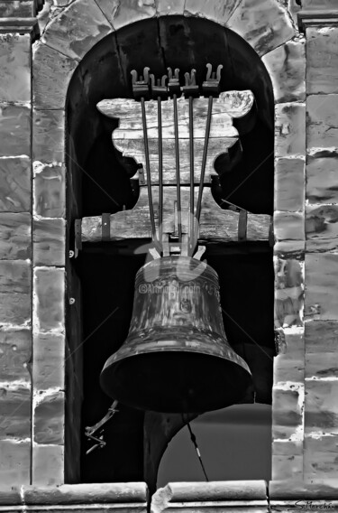Fotografie getiteld "CAMPANARIO ARNES" door Santos Merchán, Origineel Kunstwerk, Digitale fotografie