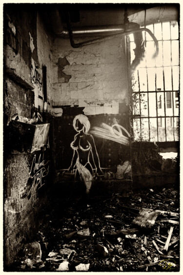 Usine Mermoz - Femme nue Fotografie mit dem Titel "Usine Mermoz - Femm…" von Philippe Rozier (Photo-EOS), Original-Kunstwerk, Digitale Fotografie
