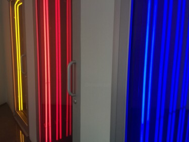 제목이 "Colorful Doors"인 사진 Nur Kapici로, 원작, 조작되지 않은 사진