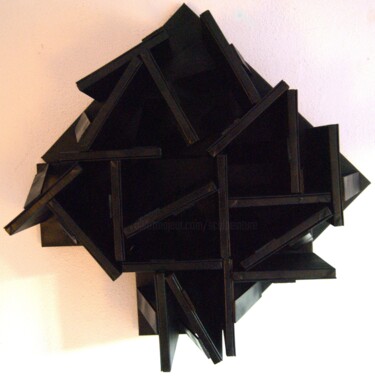Sculpture intitulée "N°15" par Marc, Œuvre d'art originale, Bombe aérosol Monté sur artwork_cat.
