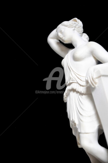 摄影 标题为“aphrodite fond noir…” 由Ernest Tosetti, 原创艺术品, 数码摄影