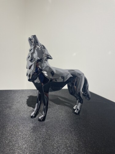 제목이 "Wolf Spirit (Pearl…"인 조형물 Richard Orlinski로, 원작