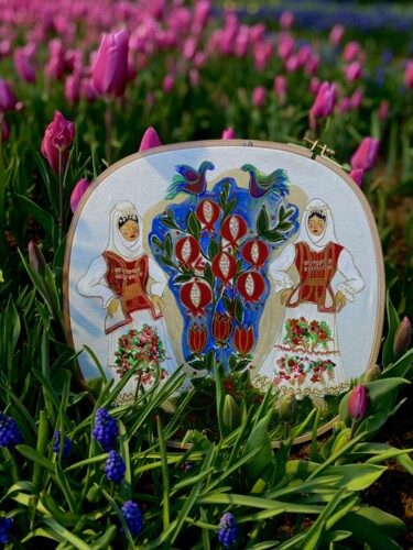 Painting titled "Bloom in flowers /…" by Dafinë Vitija, Original Artwork, Textile fiber