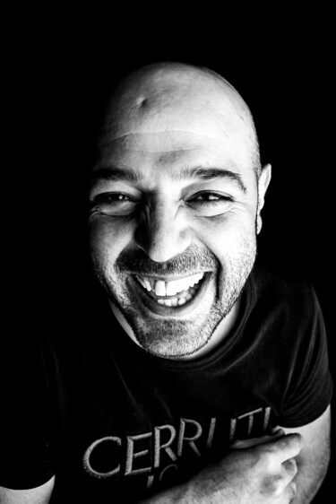 Photographie intitulée "Le contraire du rie…" par Mohamed Chiboub, Œuvre d'art originale, Photographie numérique