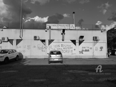 Des graffitis sur le mur Fotografia intitolato "Des graffitis sur l…" da Aurelio Nicolazzo, Opera d'arte originale, Fotografia digitale