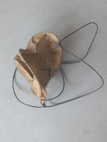 Sculpture intitulée "L'insecte du désert…" par Coco Vewenda, Œuvre d'art originale, Métaux