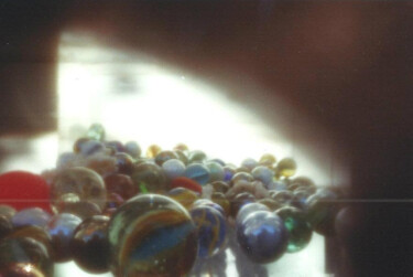 Fotografía titulada "Murmeln (pinhole)" por Sandra Willendorf, Obra de arte original, Fotografía no manipulada