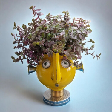 제목이 "UNE BELLE PLANTE !"인 조형물 Catherine Delaforge (KTY95)로, 원작, 금속