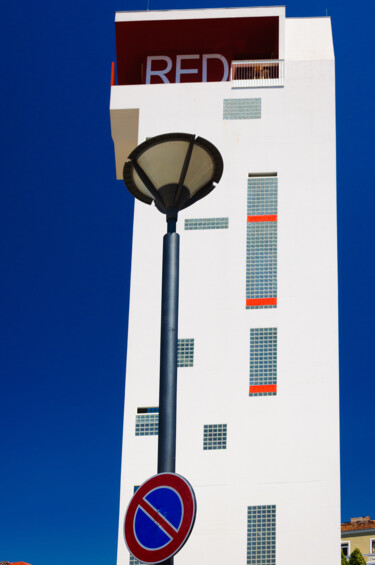 Photography titled "Red ? is not the co…" by Pierre Coiffard, Original Artwork, Digital Photography