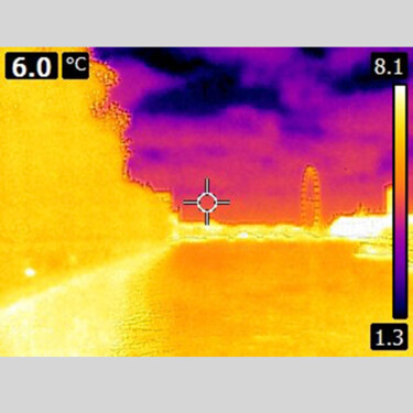 Walking the Thames _ 6 Celsius Photographie intitulée "Walking the Thames…" par Christelle Viviers, Œuvre d'art originale, Photographie numérique