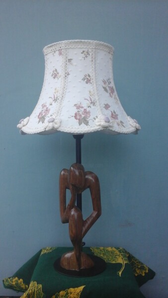 Design intitulée "Lampe art afrique" par Hélène Guinand, Œuvre d'art originale, Luminaire