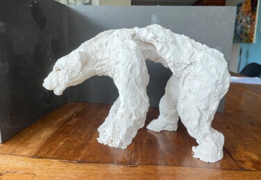 Sculpture intitulée "Ours polaire en dan…" par Isabelle Scheidt, Œuvre d'art originale, Terre cuite