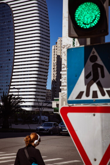 Fotografia intitolato "Walking in the stre…" da Louis Naÿs, Opera d'arte originale, Fotografia digitale
