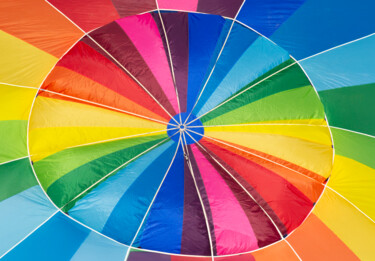 2586 - Montgolfière - Les couleurs de l'arc en ciel